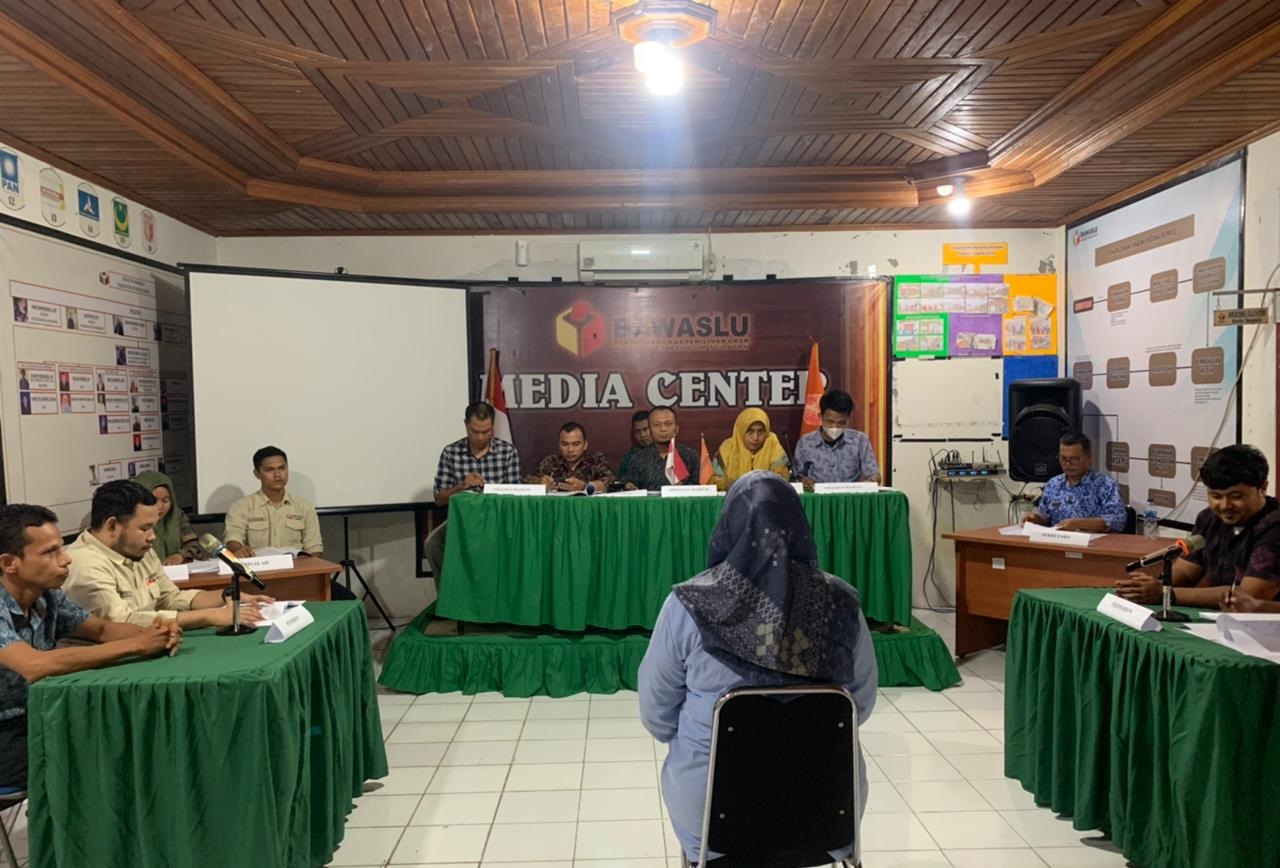 Bawaslu Pessel Ikuti Simulasi Penerimaan Permohonan dan Pembuktian dalam Tahapan Adjudikasi 