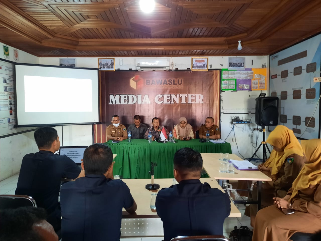 Update Pengelolaan Arsip, Bawaslu Pessel hadirkan Dinas Perpustakaan dan Kearsipan Pesisir Selatan