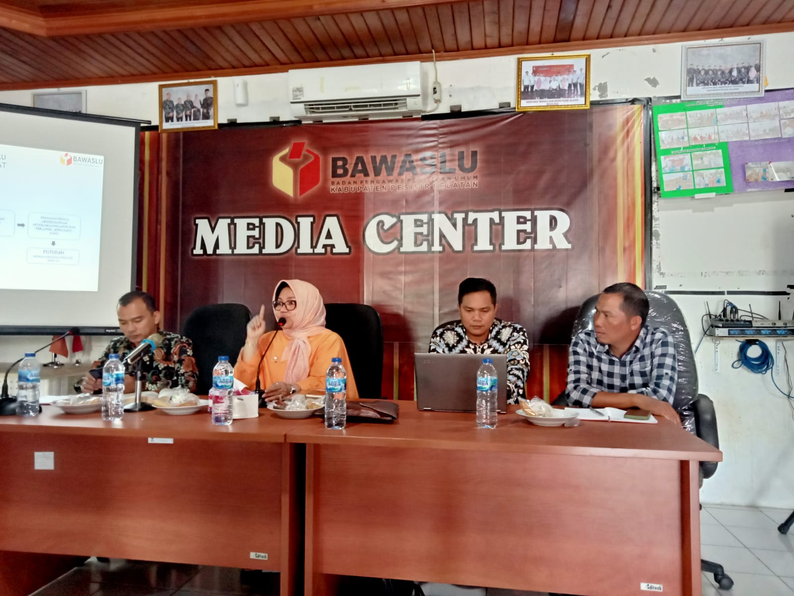 Hadirkan Akademisi Unand dan Bawaslu Provinsi, Bawaslu Pessel Lakukan Pembinaan Penanganan Pelanggaran Pemilu