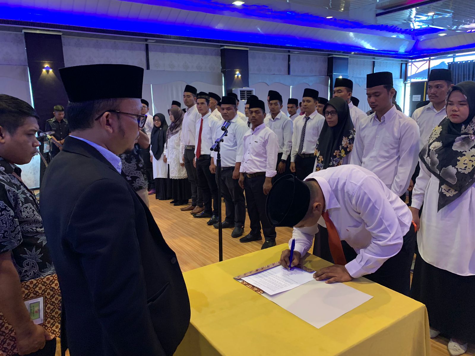 Bawaslu Pessel Lantik 45 Anggota Pengawas Pemilu Kecamatan