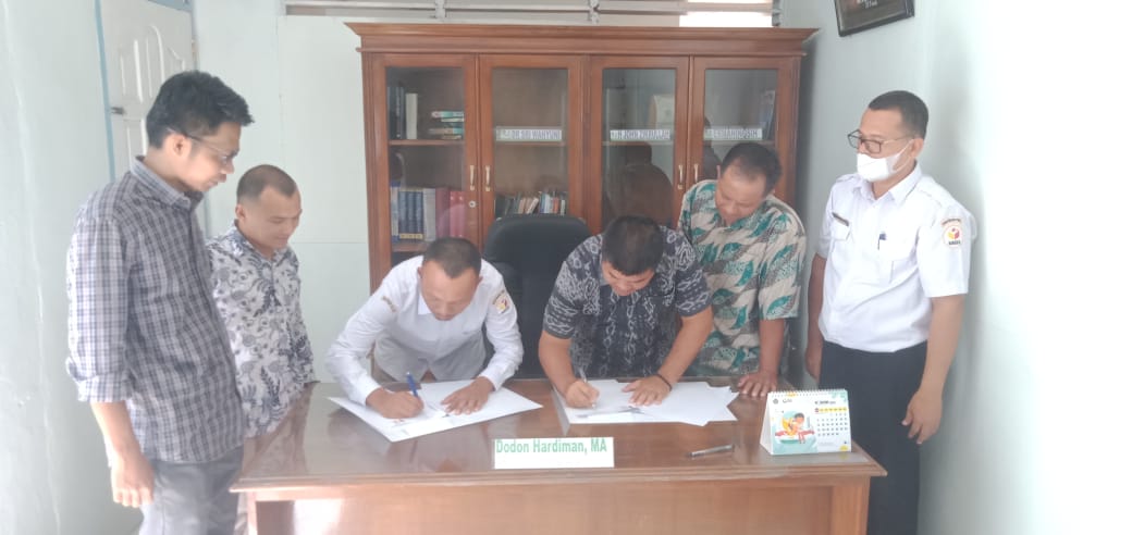 Bawaslu Pessel dan STAI YPI Al - Ikhlas Painan Sepakati Perjanjian Kerja Sama Pengawasan Partisipatif untuk Pemilu Tahun 2024