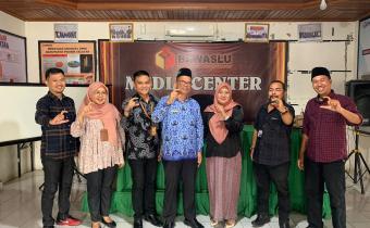 Komisi Informasi Provinsi Sumatera Barat Visitasi PPID Bawaslu Pesisir Selatan