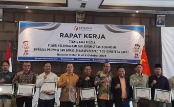 Bawaslu Pessel Raih Predikat Informatif