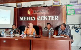 Hadirkan Akademisi Unand dan Bawaslu Provinsi, Bawaslu Pessel Lakukan Pembinaan Penanganan Pelanggaran Pemilu